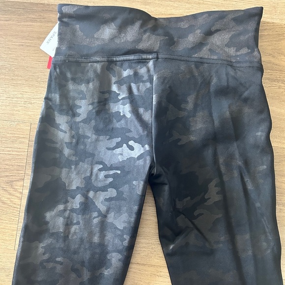 Spanx Look at Me Now Seamless Leggings – Black Camo, Size Small, NWT - Picture 7 of 7